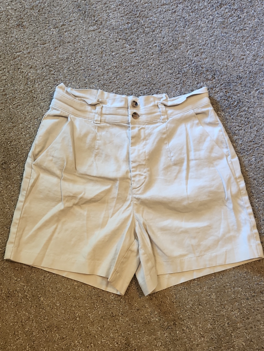 Evereve Light Cream High-Rise Shorts